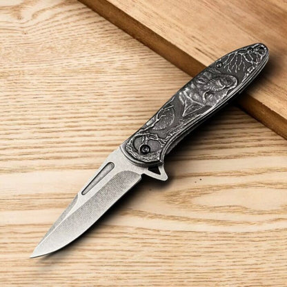 Canivete De Aço Inoxidavel Com Estampa De Lobo Em Relevo 17,5cm Saque Rápido C/ Clip E Trava